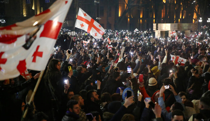 В Тбилиси задержали более 60 протестующих и избили лидера оппозиции. Фото
