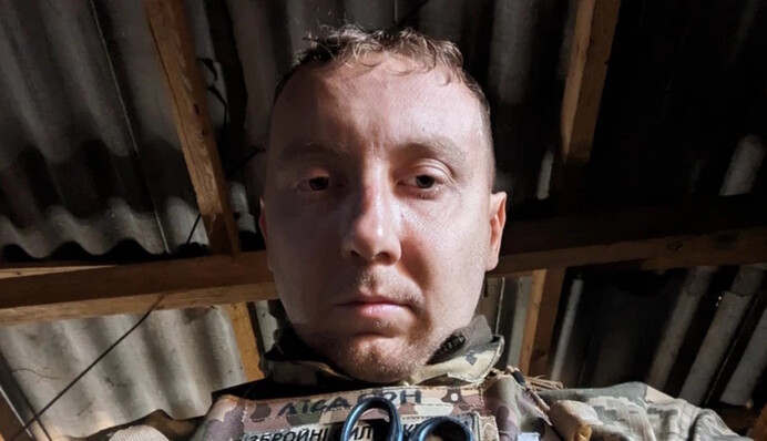 На войне ранили известного украинского писателя: подразделение имеет большие потери