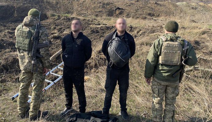 У Києві лікарі з ВЛК влаштували схему заробітку на ухилянтах: чоловіків переправляли за кордон