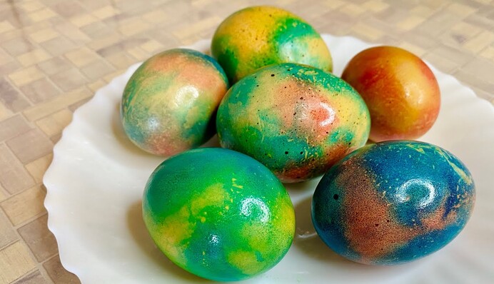 Как правильно красить яйца дома: пасхальные советы
