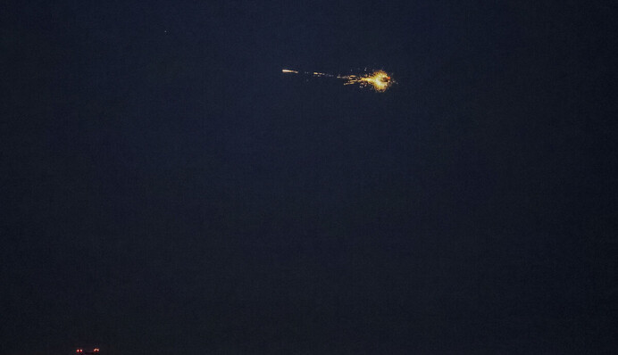 В Росії поскаржилися на атаку дронів: в двох областях залишилися без світла. Відео