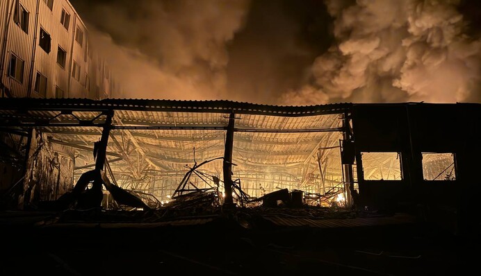 Как выглядит терминал Новой почты в Одессе после удара россиян. Фото и видео