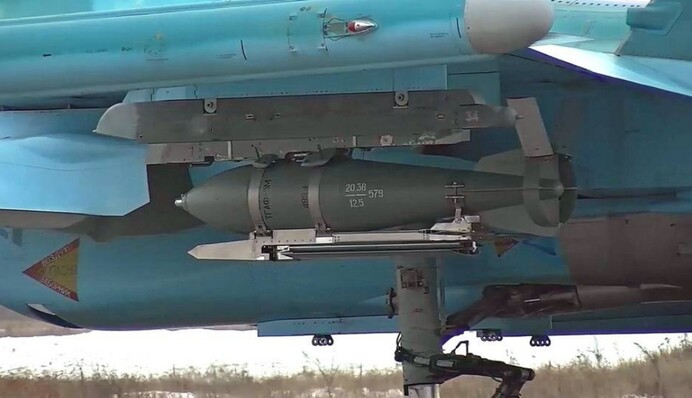 Украинские дроны уничтожили склад с КАБами и повредили истребитель: впечатляющие кадры