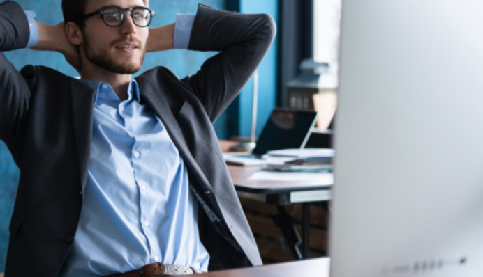 Нюанс, который сломает логику: головоломка с картинкой офисного работника