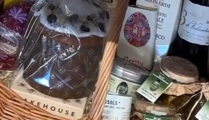 Пасха для мажоров: сколько стоит пасхальная корзина в киевском 