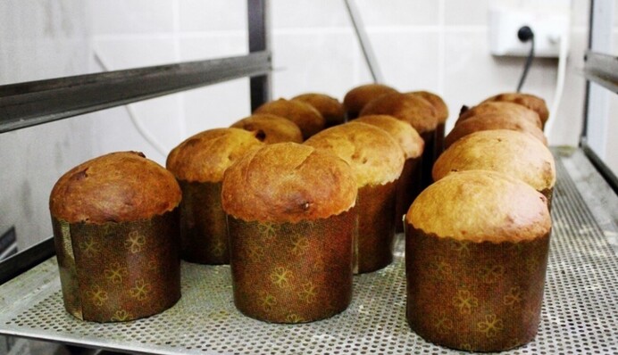 Папір чи метал? Найкраща форма для випікання паски