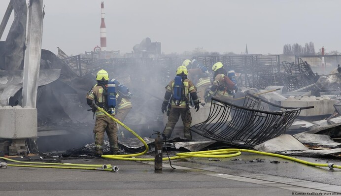 В Берлине загорелся металлургический завод, где выпускают системы ПВО Iris-T. Фото и видео
