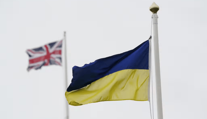 Британія дозволить Україні бити по території РФ своєю зброєю