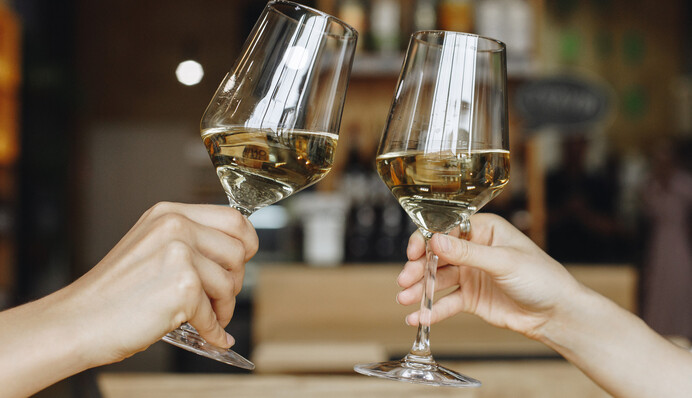 Байдужі до алкоголю: топ-5 знаків Зодіаку, які не люблять випивати