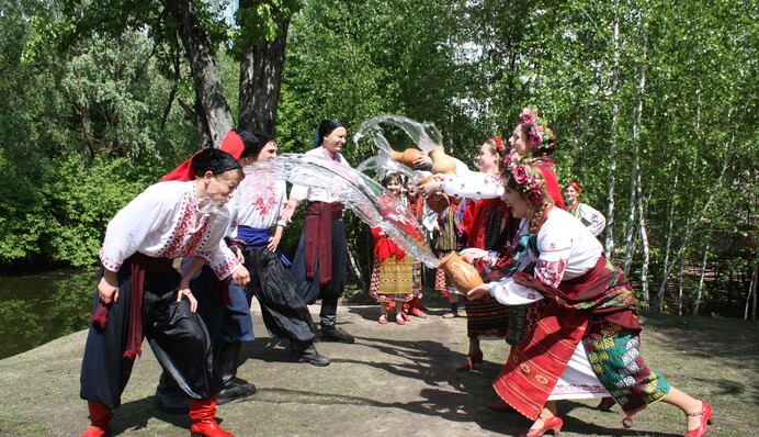 Пора сеять огурцы и фасоль: какой праздник 6 мая и что запрещено в этот день