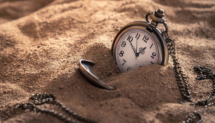 7 травня в історії: відкриття Королівського театру в Лондоні і Акт про капітуляцію Німеччини