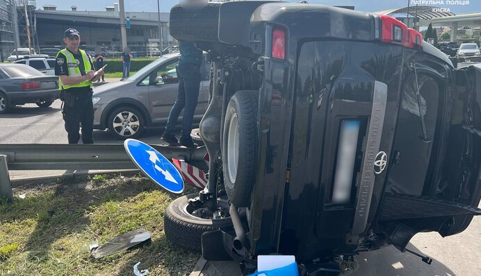 У Києві в ДТП на Кільцевій Land Cruiser 