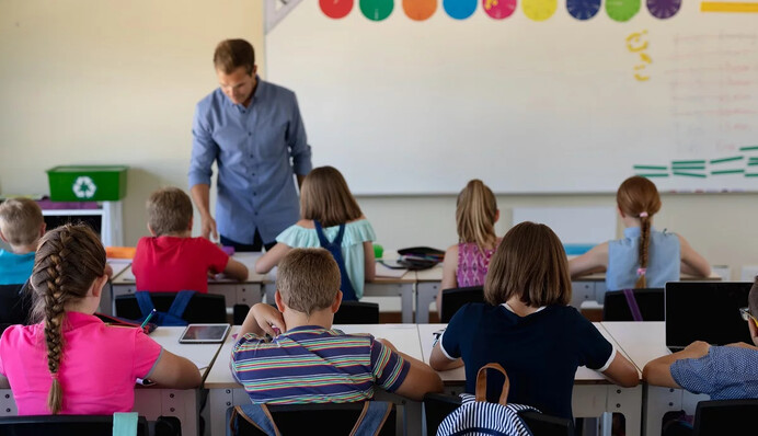 Как украинцам оформить ребенка в польскую школу: список документов