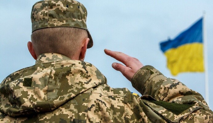 Українки відповіли, чи треба повертати чоловіків, які зараз за кордоном