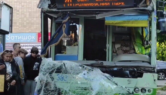 В Черкассах в ДТП попали авто, троллейбус и пожарные, многие пострадали. Фото