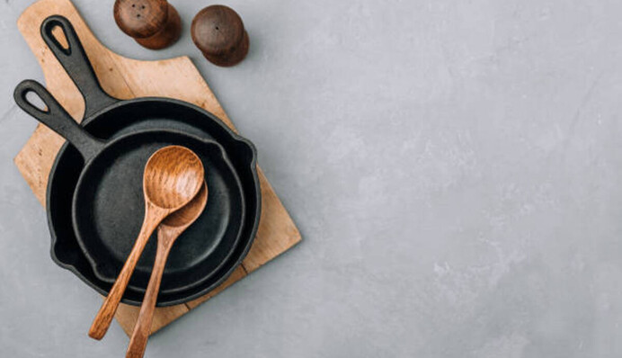 Как правильно мыть сковородки и кастрюли: несколько 