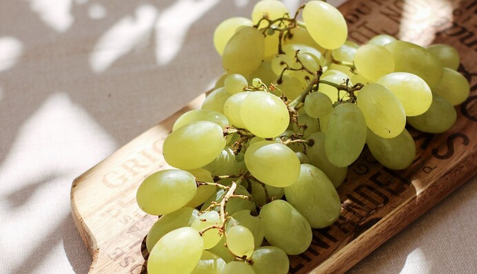 Ягід буде багато: чим треба підживити виноград навесні