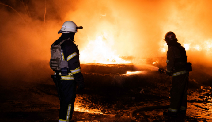Потужні вибухи і пожежі: які наслідки нічної атаки Росії