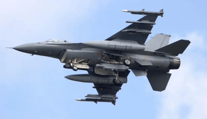 Украина получила первый тренажер истребителя F-16: что известно