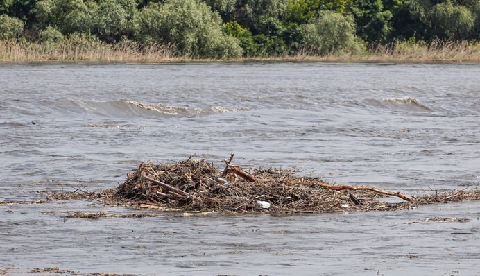 Россияне заявили о подрыве в Украине еще одной дамбы: видео