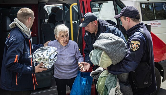 Працюють рятувальники і психологи: як відбувається евакуація на Харківщині