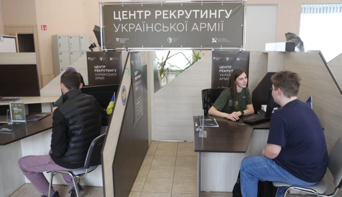 В Украине работает 20 центров рекрутинга: какие профессии наиболее популярны