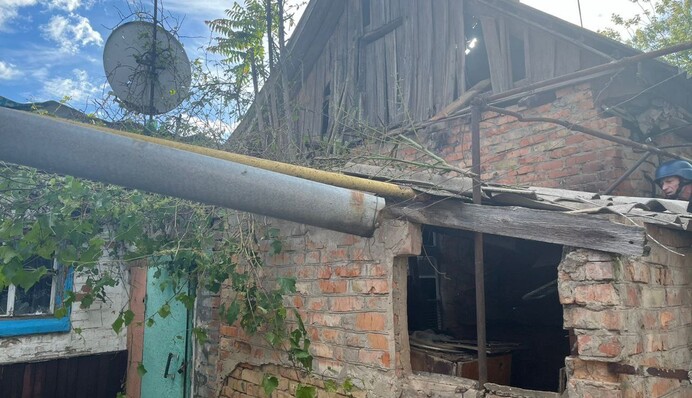 Повреждены дома и газопровод: ужасающие последствия атаки на Никопольщину. Фото