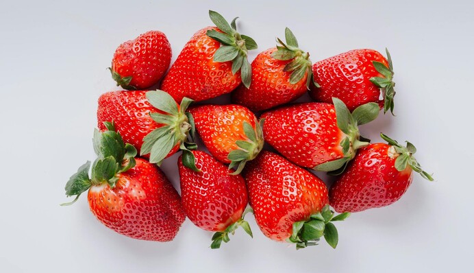 Химия не нужна вообще: секреты выращивания сладкой клубники