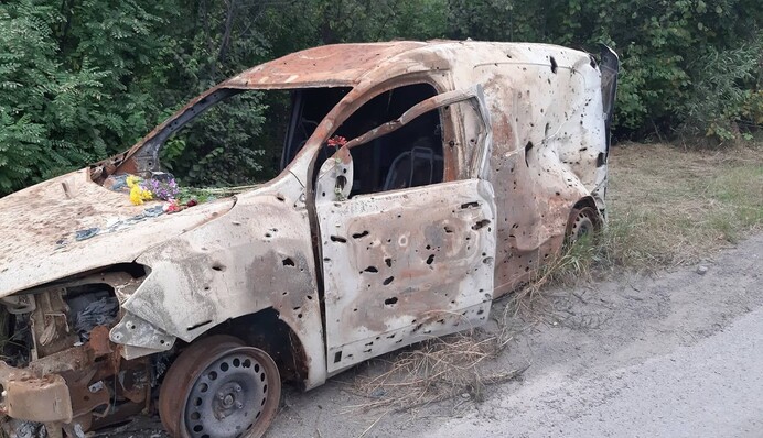 Зупиніться і лягайте на землю: що робити, якщо обстріл застав в автівці