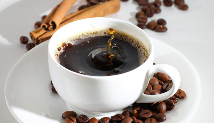 Как убрать коричневый налет на чашках: советы опытных хозяек