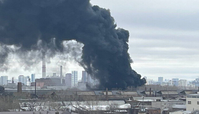 В России горит химзавод, работающий на минобороны: видео