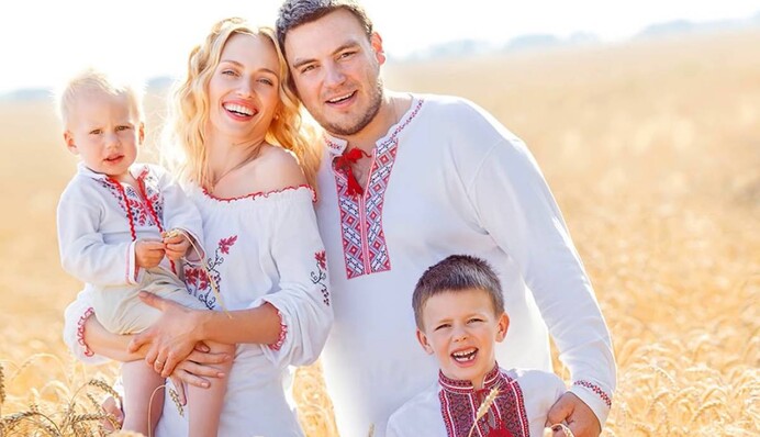 Найдорожче, що є в житті: красиві привітання і листівки до Дня сім’ї