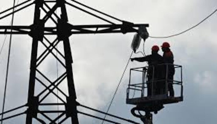 В Україні вже відключили світло: що відомо про графіки на 16 травня