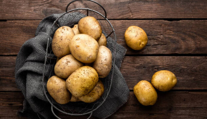 Чим більше картоплі на столі, тим кращим буде врожай: яке свято 17 травня і що заборонено робити в цей день