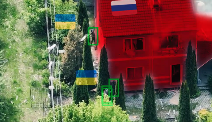 Украинские бойцы выбили россиян из захваченного дома и взяли в плен: мощное видео с Харьковщины