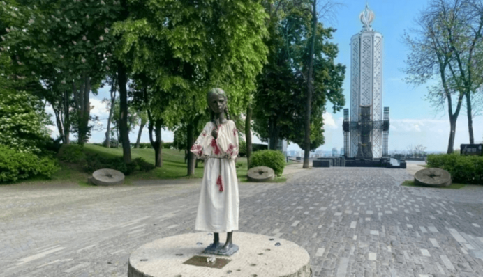 Фото дня: як українці відзначають День вишиванки