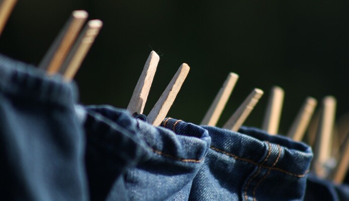 Не стоит зацикливаться: как часто следует стирать одежду, если не грязная