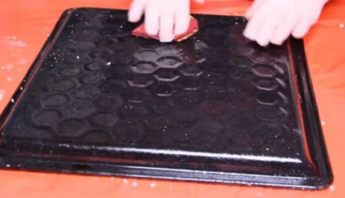 Явление неприятное, но частое: советы по чистке противня от ржавчины