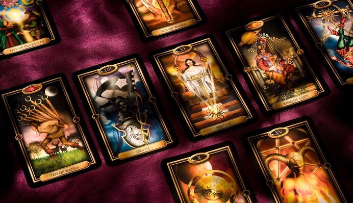 Доля готує важливі зміни: гороскоп за картами Таро на 18 травня для всіх знаків Зодіаку