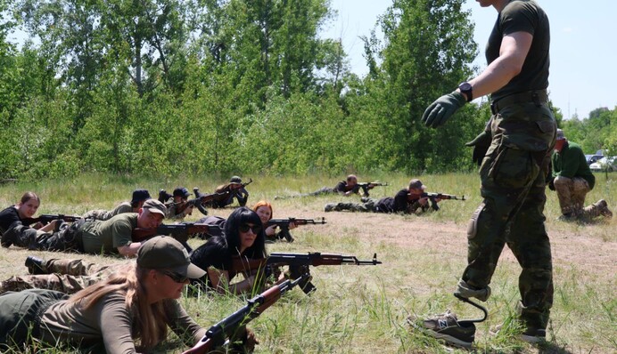 Евакуація поранених і поводження зі зброєю: у Києві відбувся важливий тренінг. Фото