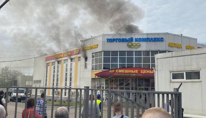 В Москві загорівся торгово-розважальний центр: чорний дим валить прямо з вікон. Фото і відео
