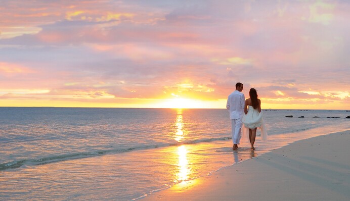 Між ними розгоряються голлівудські романи:  чотири найпалкіших пари Зодіаку