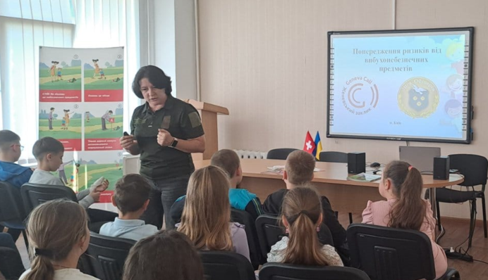 В Черкассах для школьников провели уроки по минной безопасности: фото