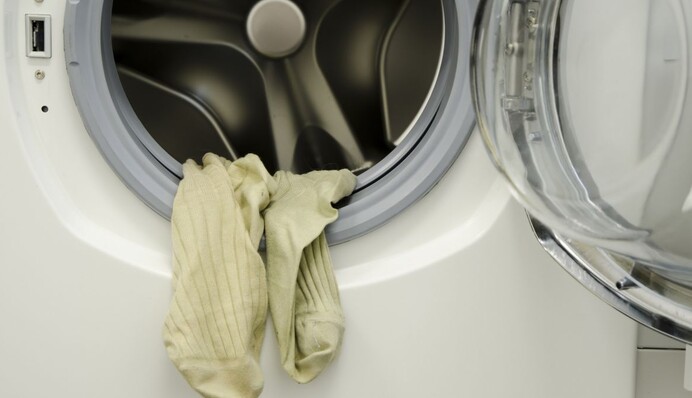 Не нужно стирать носки в горячей воде: почему и какую температуру выбрать
