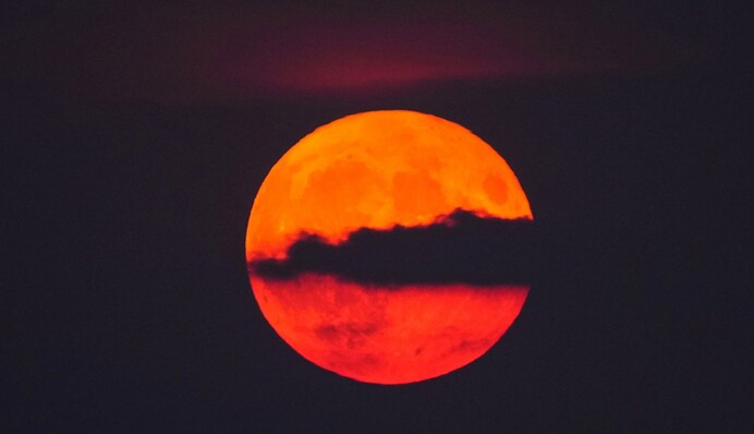 Ці прикмети дійсно працюють: що треба зробити у повню, щоб привернути гроші та удачу