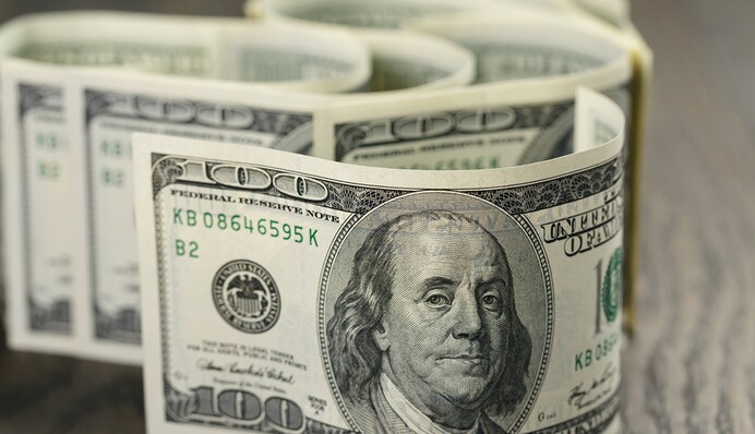 Доллар пересек отметку в 40 гривен: на сколько еще подорожает и как долго будет расти курс