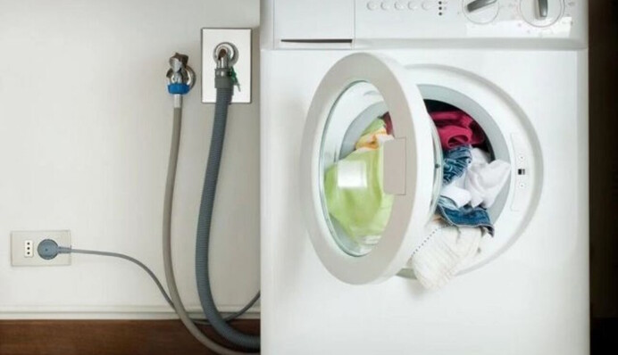 Стоит ли выключать машинку из розетки после стирки: этот ответ удивит всех