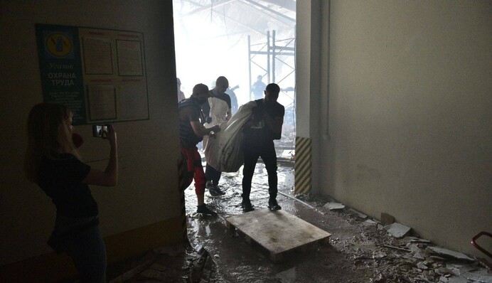 Як виглядає зсередини друкарня у Харкові після удару: рятувальники показали відео