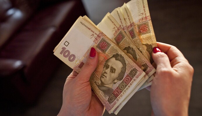В Україні масово піднімуть зарплати: де і на скільки зростуть виплати