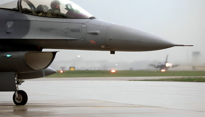 Вже прямують до Європи: у США перші українські пілоти закінчили навчання на F-16